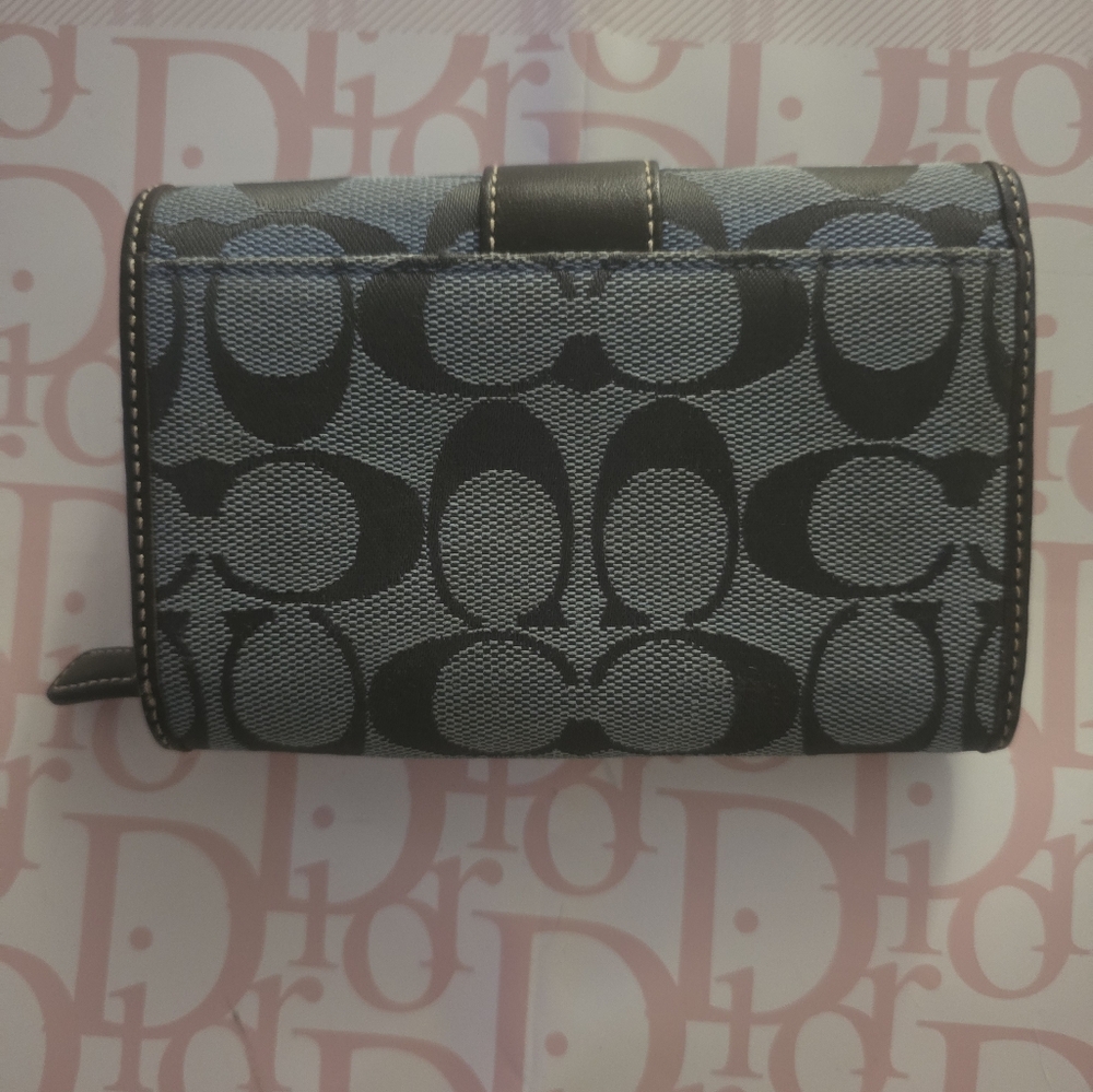 Coach Leatherware Signature fold Wallet NWOT Beautiful Wallet! - Picture 2 of 16